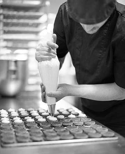 geste-macaron